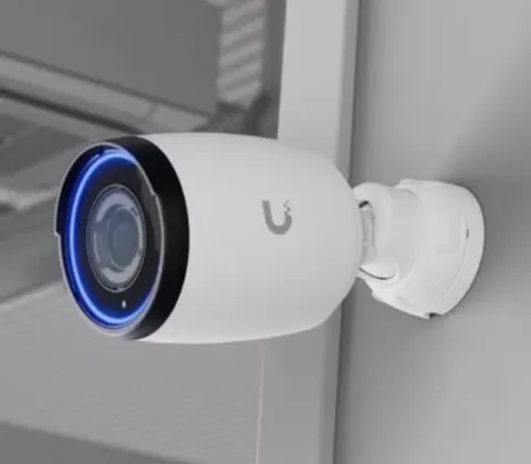 Ubiquiti AI Pro, Indoor / Outdoor 4K PoE camera, White (UVC-AI-Pro-White)