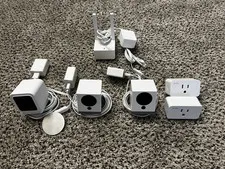 Lot of 6 Wyze Cam v2 (x2)+ Cam v3 + Wyze Base Station + Wyze Plugs (x2)+ Cables