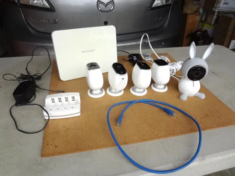 Netgear Arlo VMB3000 Security Camera System-base station and 5 Cameras