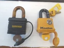 Two ( 2 ) All Weather Outdoor Padlocks W / Keys