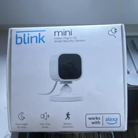 Blink Mini 1080p Wi-Fi Indoor IP Camera Motion Detection Two-Way Audio Alexa
