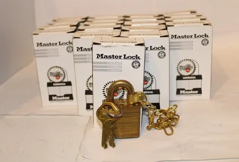 19 Master Lock 5340-00-291-4212 Brass Commercial Padlock Set w/ Chain & 2 Keys
