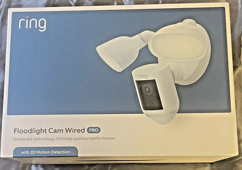 Ring Floodlight Cam Wired Pro - 1080p - Night vision - Birds eye view -White