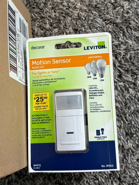 Leviton Decora IPS02-1LW Motion Sensor Auto-On/Off Light Switch White LOT OF 3