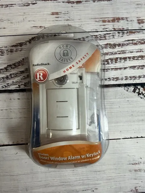 New and Sealed Radio Shack Wireless Door Window Alarm with Key Lock 49-424