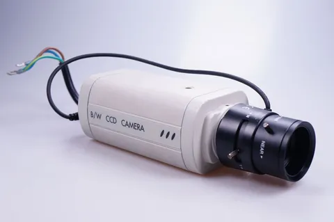 ULTRAK KC2501MP CCD CCTV Camera + Lens