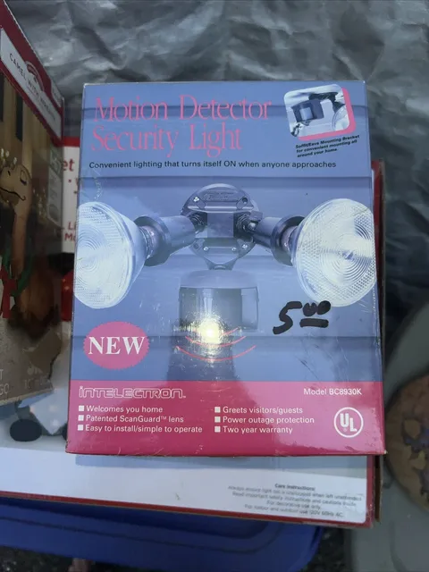 INTELECTRON Motion Detector With Security Light Model BC8930 New