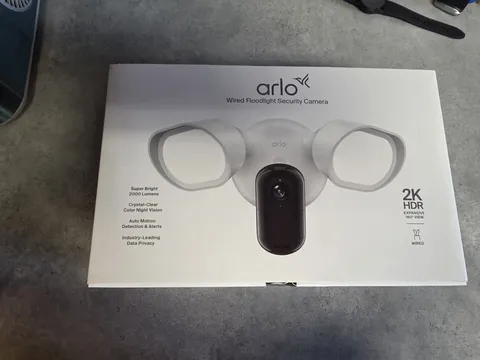 Arlo Wired Floodlight Camera 2K HDR Wi-Fi Integrated Siren Outdoor White