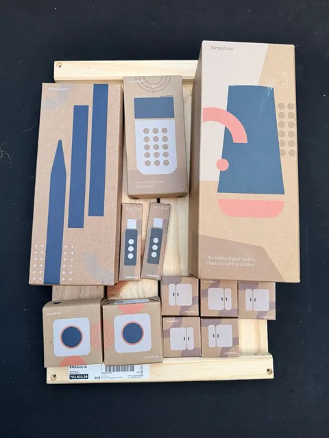 NEW In BOX SIMPLISAFE 13 PC. Home Security System W/ Base, Keypad, Sensors