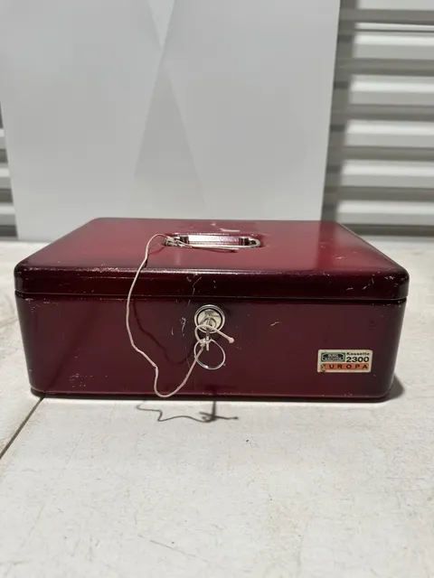 Vintage Burg Wachter 2300 EUROPA Royal Strong Box Safe Cash Security Box w/ Key