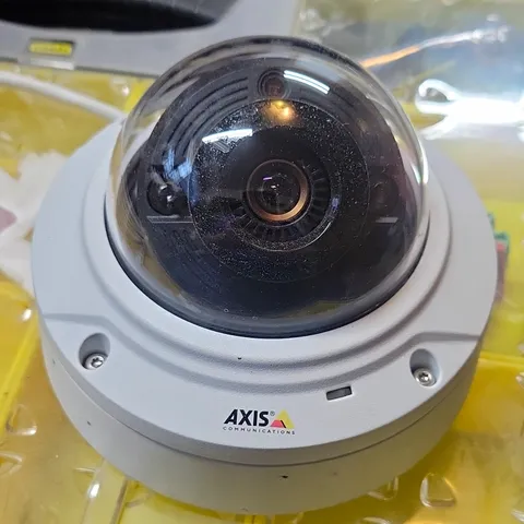 Axis AXIS M3024-LVE Dome IP/Network PoE  Camera White 0535-001-01