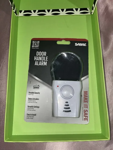 SABRE HS-DHA Door Handle Alarm 110 dB Portable Battery Powered White/Black