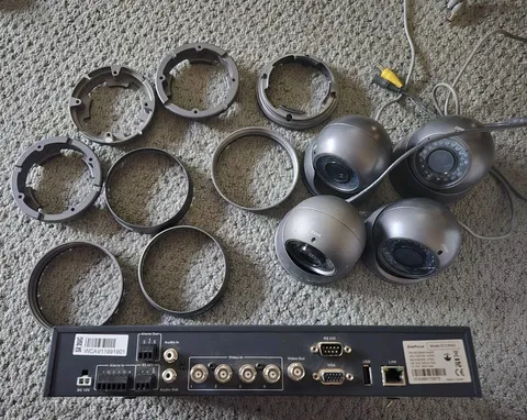 Everfocus ECOR 4D Digital Video Surveillance Recorder DVR Plus 4 Cameras. 