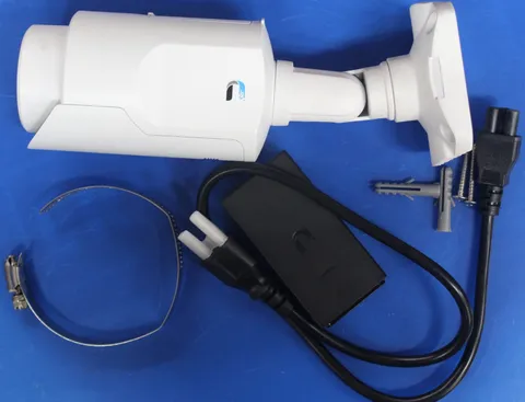 Ubiquiti UniFi Network Video Indoor Outdoor IP Camera UVC 720p + Power Box/Cable