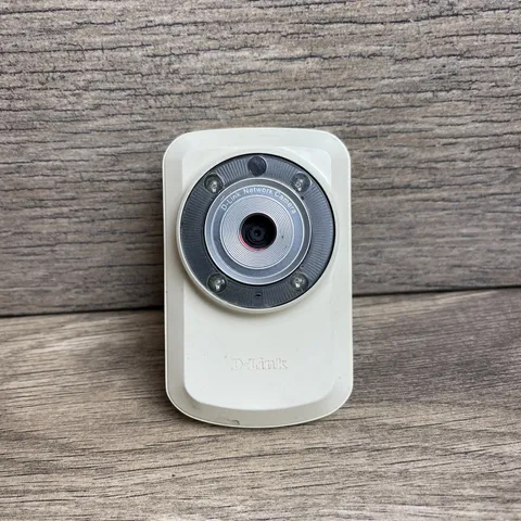 D-Link DCS-932L Home Network Camera Day/Night Wi-Fi Built-In Mic Night Vision