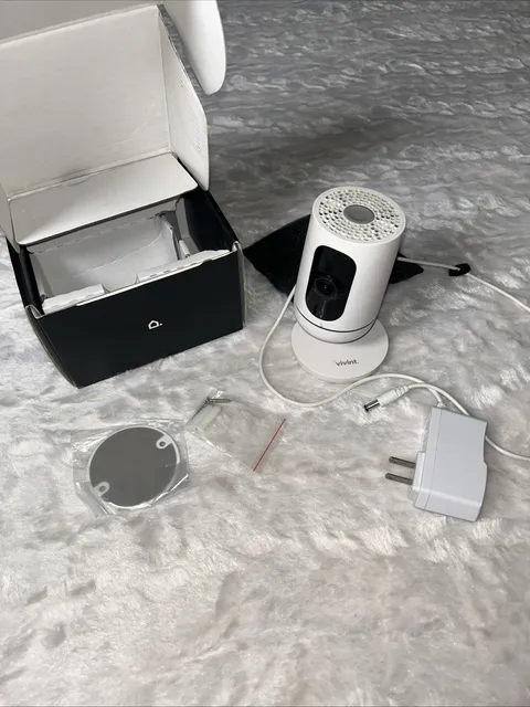 Vivint Ping Indoor Security Camera V-CAM1