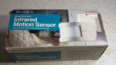 COOL! Radio Shack Safe House 49-550 Dual Element Infrared Motion Sensor NEW VTG