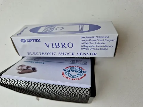 OPTEX Vibro vibration detector detects the vibration of the surface.