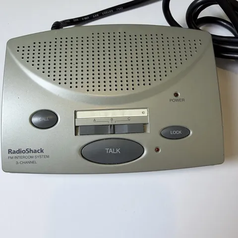 RadioShack FM Wireless 3 Channel Intercom System 43-3105. Turns On, UNTESTED