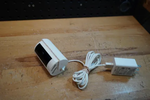 (M) Ring Indoor Cam 2nd Gen 5F72E9 1080p Wi-Fi Security Camera Broken Stand