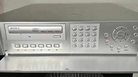 Sony security surveillance digital video recorder DVR Silver Model DVR-804FX