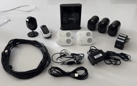 Arlo  Smart Hub, Ultra 2 & Essential Indoor & Outdoor Package + Accessories