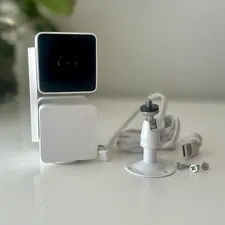 Wyze Cam Pan v3 white indoor/outdoor security camera 1080p HD + Wall Mount