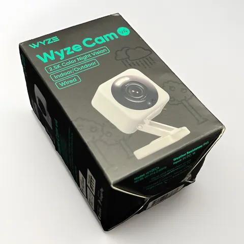 Wyze Cam v4 WYZEC4WH 2.5K QHD Indoor Outdoor Security Camera White Sealed
