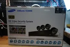 (P) Samsung SDH-B3040N HD Video Security System 4 Ch DVR 4 Camera Kit