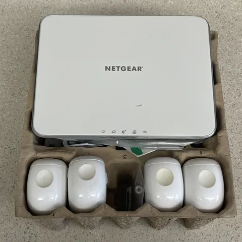 Arlo Netgear Base Station VMB3000, Adapter + 4 Wireless Cameras VMC3030