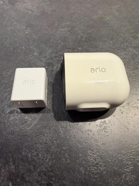(A) Arlo Ultra VMC5040 4K UHD Wireless Security Camera with Battery No Base