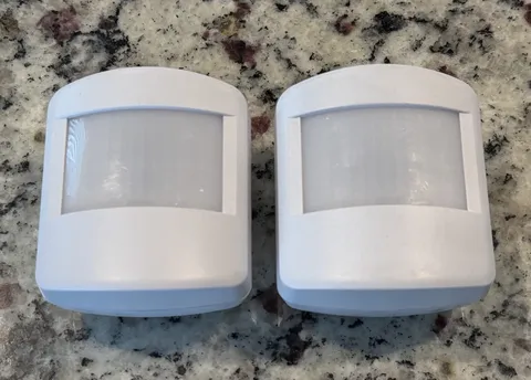 Vivint Smart Home VS-PIR200-345 Wireless Motion Sensor X2