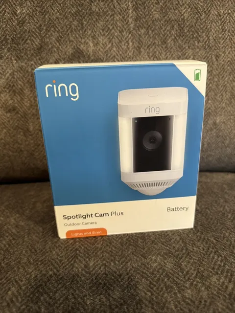 Ring Spotlight Cam Plus Outdoor Indoor Wireless 1080p Battery Camera White Light