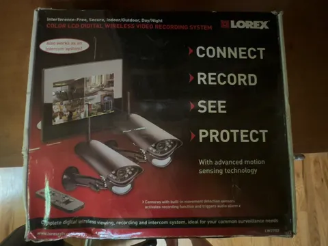 Lorex LW2702 Wireless Security Camera System 2 Cameras LCD Monitor NEW Open Box