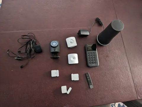 SimpliSafe 9-Piece DIY Home Security Kit with 1080p HD Security Camera