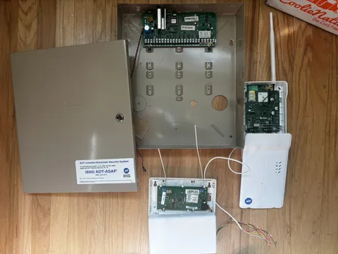 ADT Pulse Honeywell Vista 20P Alarm Panel Lot w/ Enclosure, Wireless Receiver & 