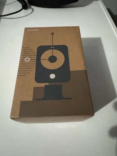NEW SimpliSafe SimpliCam Model SSCM2 - Wireless Indoor Security Camera - New