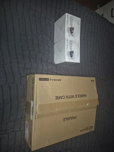 Security Camera System Hanwha NVR & 2  Hanwha Cameras