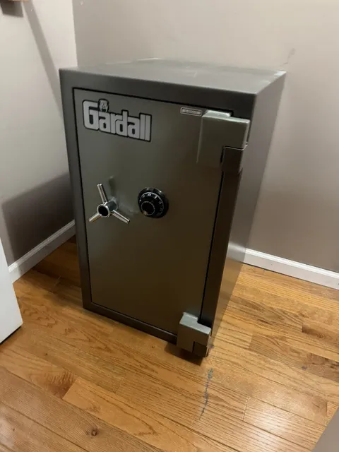 Gardall Heavy Duty Safe with Combination Lock