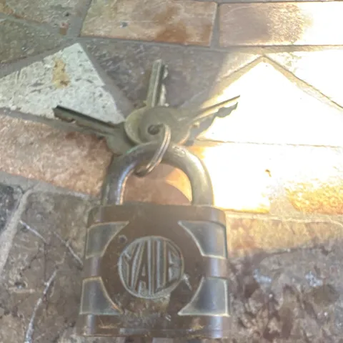Yale Keyed Padlock Hardened Matte Black Metal w/ 2 Keys, 15mm Shackle