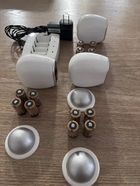 3 Netgear Arlo VMC3030 HD Wireless Cameras Mounts Charger Batteries Lot