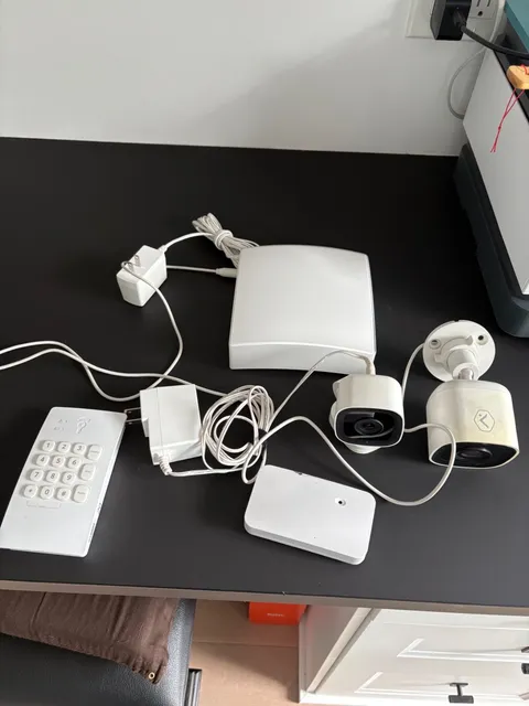 Frontpoint Alarm.com Security System Bundle ADC-V724 ADC-V515 FPHUB1 FPKEY2 RE12