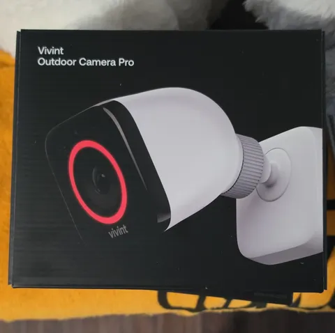 Vivint Outdoor Camera Pro 1080p Wireless Wi-Fi Outdoor Weatherproof IP Camera