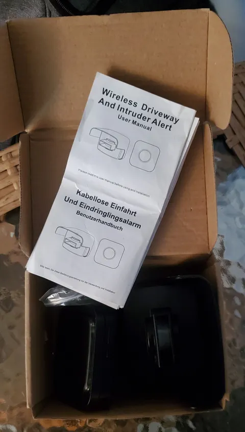Wireless driveway and intruder alert Kit, includes a weatherproof motion sensor