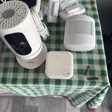 Vivint Wi-Fi Home Security System Lot w/ 2 Cameras, Motion Sensor, Keypad Lock