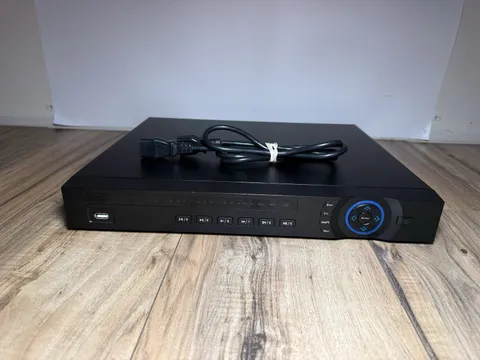 NVR4208-8P-ADT-4 Network Video Recorder 8 Channel Powers Up UNTESTED AS IS
