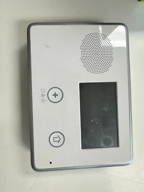 2GIG TECHNOLOGIES MODEL 2GIG-GCX Remote and Power cord