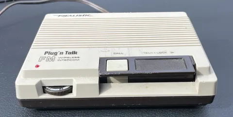 Vintage Realistic Plug N Talk FM Wireless Intercom 43-207B Powers Up