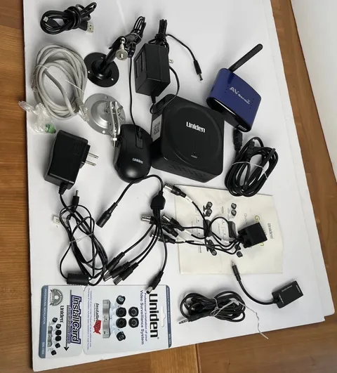 Uniden Guardian B7440DM Wired 4-Channel DVR System w Manual, Mouse, Cords, Etc