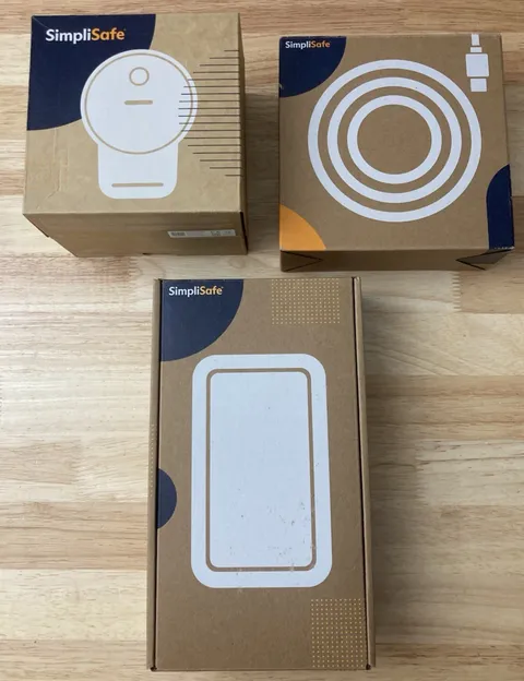 SimpliSafe CM021 Outdoor Security Camera with Solar Panel and Power Cable (New)